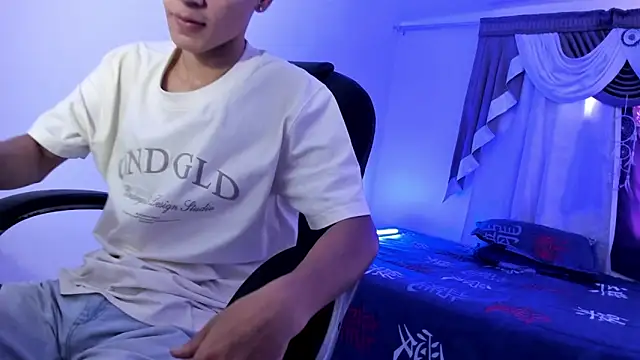 Snapshot of Aron_Boyy chatting on 10-03-25, 07:48 Aron Boyy online show from 10-03-25, 07:48