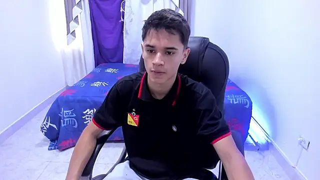 Snapshot of Aron_Boyy chatting on 10-08-25, 07:58 Aron Boyy online show from 10-08-25, 07:58