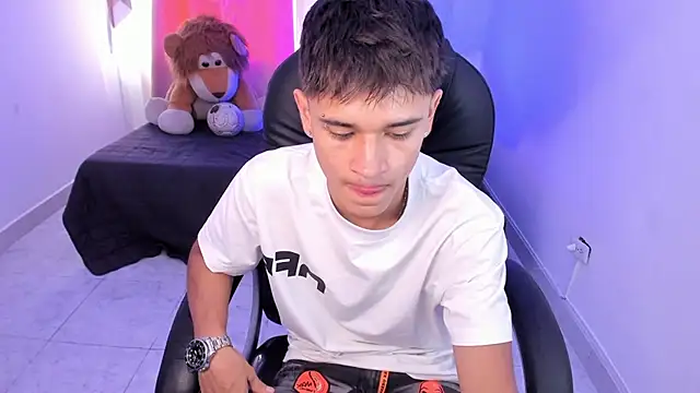 Snapshot of Aron_Boyy chatting on 02-17-26, 07:33 Aron Boyy online show from 02-17-26, 07:33