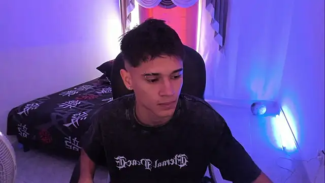 Snapshot of Aron_Boyy chatting on 12-05-25, 07:45 Aron Boyy online show from 12-05-25, 07:45