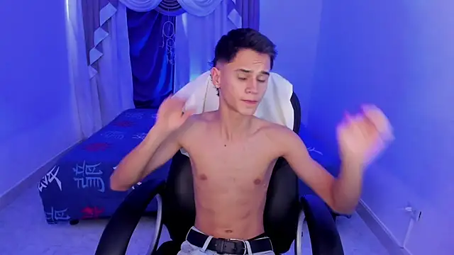 Snapshot of Aron_Boyy chatting on 09-27-25, 09:32 Aron Boyy online show from 09-27-25, 09:32