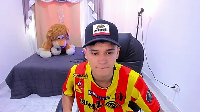 Aron Boyy online show from 03-26-26, 08:18