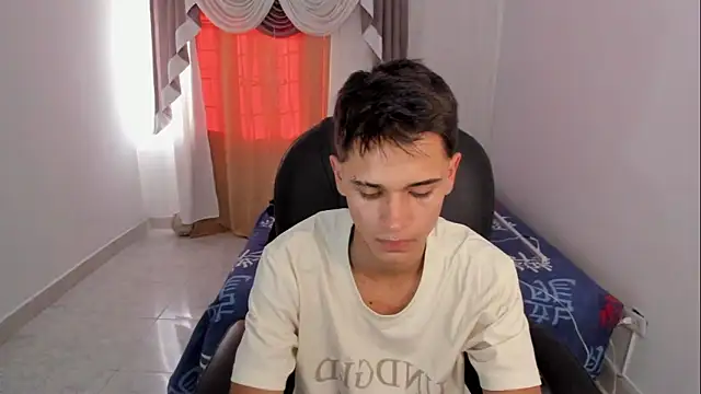 Snapshot of Aron_Boyy chatting on 11-21-25, 09:47 Aron Boyy online show from 11-21-25, 09:47