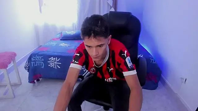 Snapshot of Aron_Boyy chatting on 09-29-25, 08:14 Aron Boyy online show from 09-29-25, 08:14