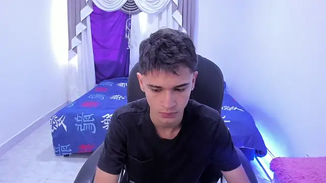 Snapshot of Aron_Boyy chatting on 10-23-25, 07:45 Aron Boyy online show from 10-23-25, 07:45