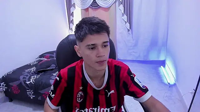 Snapshot of Aron_Boyy chatting on 11-28-25, 07:58 Aron Boyy online show from 11-28-25, 07:58