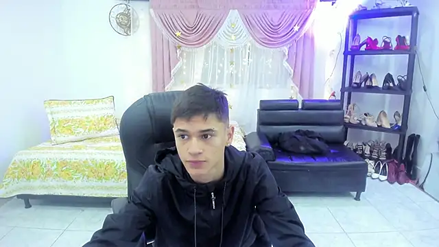 Snapshot of Aron_Boyy chatting on 09-11-25, 07:25 Aron Boyy online show from 09-11-25, 07:25