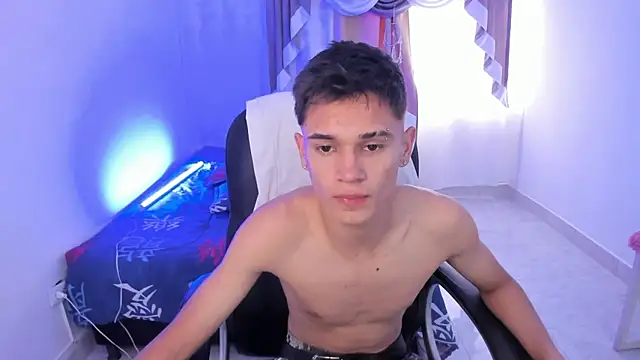 Snapshot of Aron_Boyy chatting on 11-11-25, 08:47 Aron Boyy online show from 11-11-25, 08:47