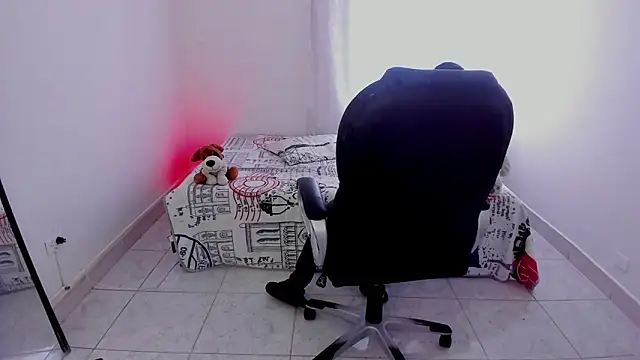 Snapshot of Aron_Boyy chatting on 09-26-25, 09:10 Aron Boyy online show from 09-26-25, 09:10