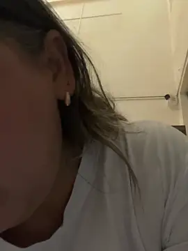 Snapshot of Lucy_Milf_474 chatting on 05-28-26, 11:49 Lucy Milf 474 online show from 05-28-26, 11:49