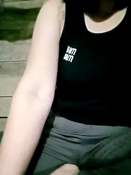 Snapshot of Surrilove chatting on 12-04-25, 04:17 Surrilove online show from 12-04-25, 04:17