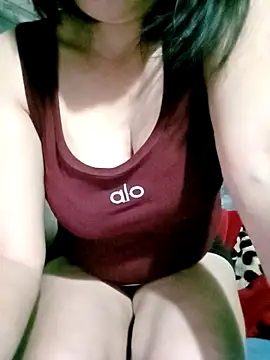 Snapshot of Surrilove chatting on 12-17-25, 04:01 Surrilove online show from 12-17-25, 04:01