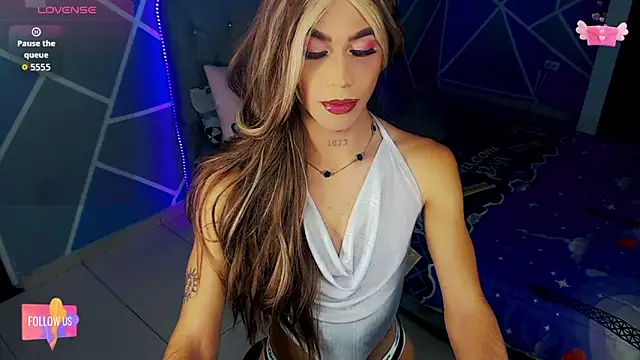 Snapshot of Anne_Zulb chatting on 04-28-26, 01:15 Anne Zulb online show from 04-28-26, 01:15