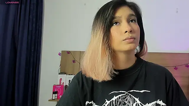 Snapshot of Akatsumi_ chatting on 10-29-25, 09:36 Akatsumi  online show from 10-29-25, 09:36