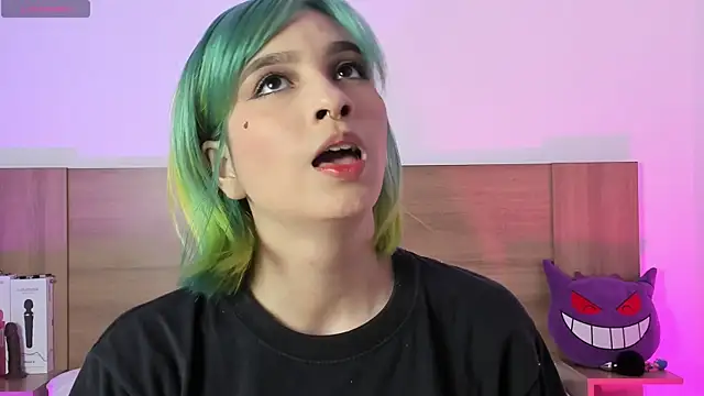 Akatsumi  online show from 12-16-25, 10:47