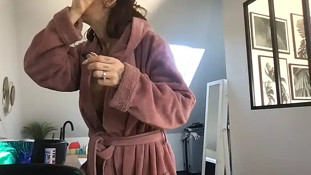 AmyStone   online show from 04-14-26, 08:41