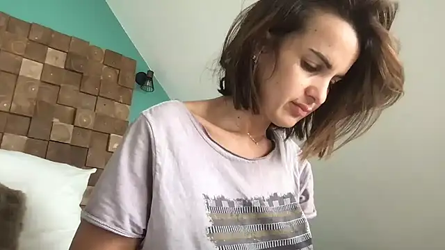AmyStone   online show from 06-17-26, 08:47