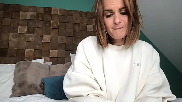 Snapshot of AmyStone__ chatting on 05-19-26, 04:03 AmyStone online show from 05-19-26, 04:03