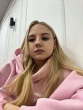 Sky Cutie online show from 01-19-26, 03:54