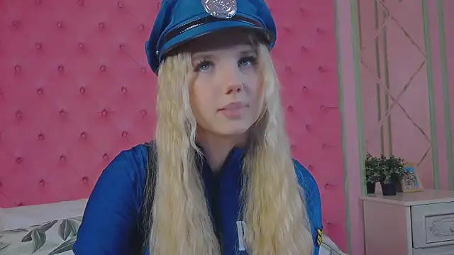Snapshot of Sky_Cutie chatting on 10-14-25, 04:57 Sky Cutie online show from 10-14-25, 04:57