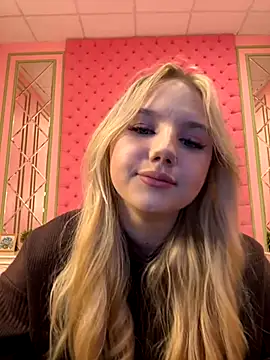Snapshot of Sky_Cutie chatting on 10-18-25, 05:09 Sky Cutie online show from 10-18-25, 05:09
