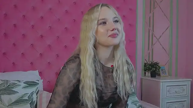 Sky Cutie online show from 10-24-25, 05:39