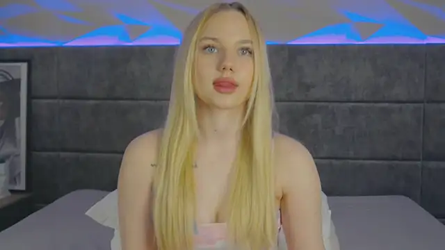 Snapshot of Sky_Cutie chatting on 06-05-26, 06:52 Sky Cutie online show from 06-05-26, 06:52