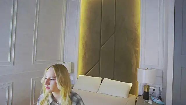 Snapshot of Sky_Cutie chatting on 05-15-26, 04:43 Sky Cutie online show from 05-15-26, 04:43