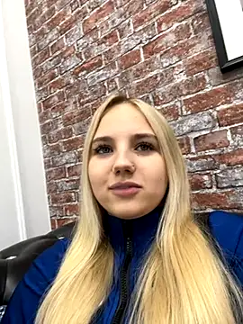 Snapshot of Sky_Cutie chatting on 09-30-25, 04:40 Sky Cutie online show from 09-30-25, 04:40