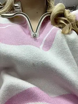 Sky Cutie online show from 10-30-25, 04:22