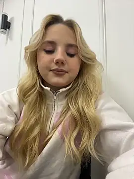 Sky Cutie online show from 11-29-25, 04:45