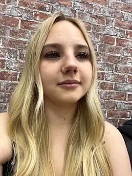 Snapshot of Sky_Cutie chatting on 10-11-25, 04:24 Sky Cutie online show from 10-11-25, 04:24
