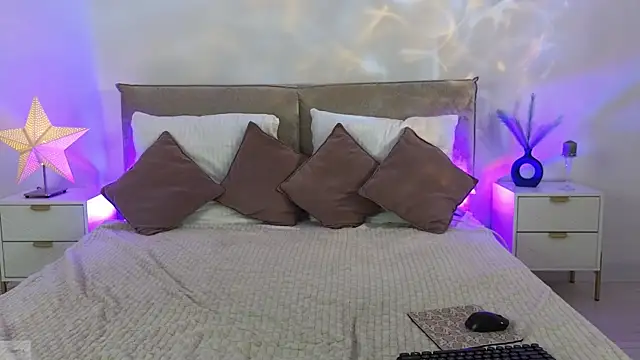 Jules night online show from 12-04-25, 09:14