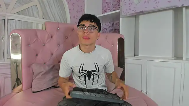 Dani rivass online show from 11-18-25, 11:13