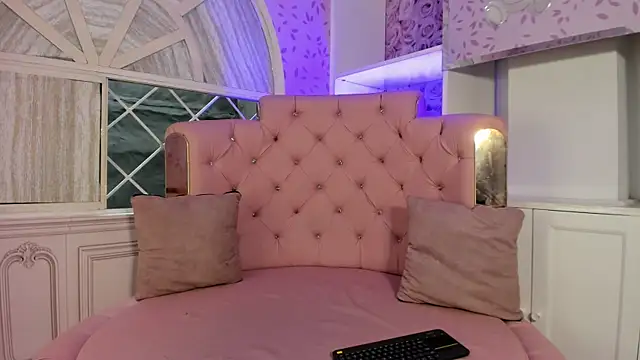 Dani rivass online show from 11-28-25, 11:43