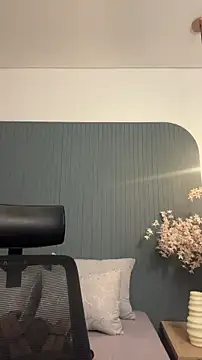 Snapshot of AliceRitter chatting on 12-15-25, 05:30 AliceRitter online show from 12-15-25, 05:30