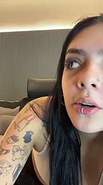 Snapshot of AliceRitter chatting on 01-10-26, 04:57 AliceRitter online show from 01-10-26, 04:57