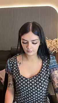 Snapshot of AliceRitter chatting on 02-04-26, 05:19 AliceRitter online show from 02-04-26, 05:19