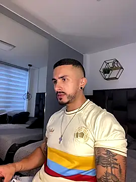 Snapshot of ALEXXX_KING chatting on 10-07-25, 12:39 ALEXXX KING online show from 10-07-25, 12:39