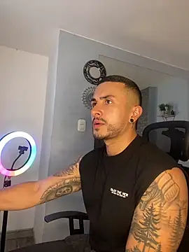 Snapshot of ALEXXX_KING chatting on 09-09-25, 08:07 ALEXXX KING online show from 09-09-25, 08:07