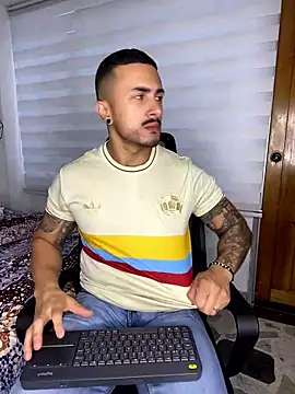 Snapshot of ALEXXX_KING chatting on 01-15-26, 12:30 ALEXXX KING online show from 01-15-26, 12:30