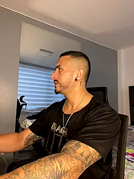 Snapshot of ALEXXX_KING chatting on 09-26-25, 12:45 ALEXXX KING online show from 09-26-25, 12:45