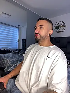 Snapshot of ALEXXX_KING chatting on 10-05-25, 01:13 ALEXXX KING online show from 10-05-25, 01:13