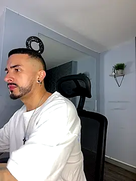 Snapshot of ALEXXX_KING chatting on 10-10-25, 02:07 ALEXXX KING online show from 10-10-25, 02:07