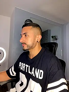 Snapshot of ALEXXX_KING chatting on 09-27-25, 08:26 ALEXXX KING online show from 09-27-25, 08:26