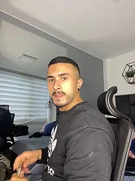 Snapshot of ALEXXX_KING chatting on 09-18-25, 01:03 ALEXXX KING online show from 09-18-25, 01:03