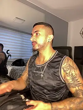 Snapshot of ALEXXX_KING chatting on 09-30-25, 12:11 ALEXXX KING online show from 09-30-25, 12:11