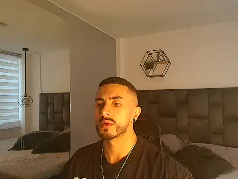 Snapshot of ALEXXX_KING chatting on 10-11-25, 02:07 ALEXXX KING online show from 10-11-25, 02:07