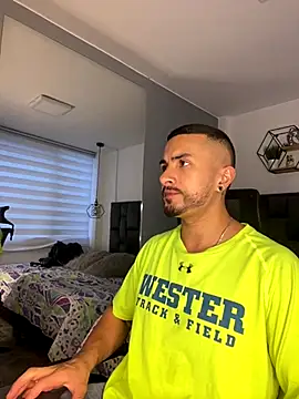 Snapshot of ALEXXX_KING chatting on 09-24-25, 12:33 ALEXXX KING online show from 09-24-25, 12:33