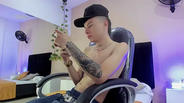 Nascary Fox online show from 11-25-25, 07:47